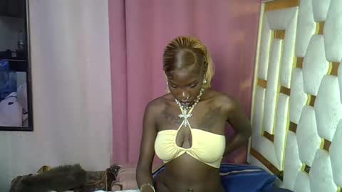 Snapshot of petite_lunar chatting on February 2026 10:19:01 PM Lunar online show from February 2026 10:19:01 PM