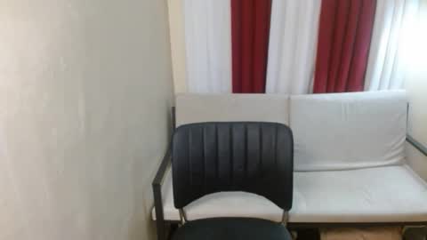 Snapshot of petiteasianjade chatting on November 2025 06:00:02 PM Jade online show from November 2025 06:00:02 PM