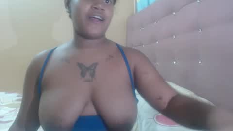 Snapshot of petitechocolatemommy chatting on November 2025 06:52:01 PM petitechocolatemommy online show from November 2025 06:52:01 PM