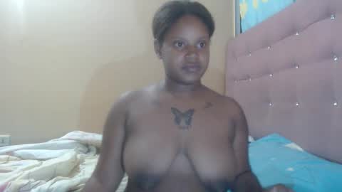 Snapshot of petitechocolatemommy chatting on November 2025 01:06:01 AM petitechocolatemommy online show from November 2025 01:06:01 AM