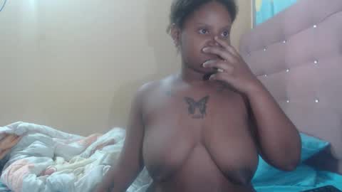 Snapshot of petitechocolatemommy chatting on November 2025 05:37:02 PM petitechocolatemommy online show from November 2025 05:37:02 PM