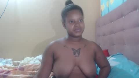 Snapshot of petitechocolatemommy chatting on November 2025 07:06:01 PM petitechocolatemommy online show from November 2025 07:06:01 PM