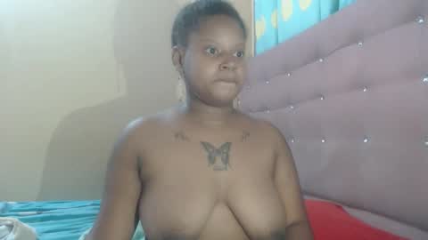 Snapshot of petitechocolatemommy chatting on November 2025 06:23:02 PM petitechocolatemommy online show from November 2025 06:23:02 PM