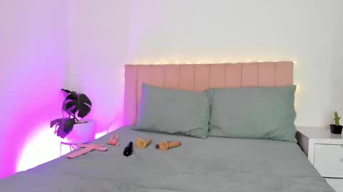 Danna  online show from February 2025 04:55:01 AM