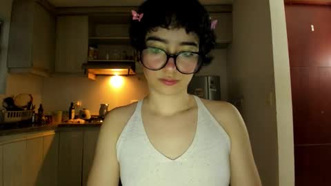 Snapshot of petitee_lunna chatting on February 2026 10:54:01 PM Lunna online show from February 2026 10:54:01 PM