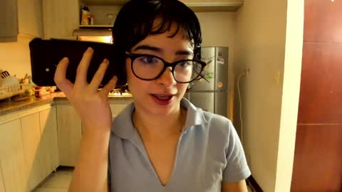 Lunna online show from April 2026 01:48:01 AM