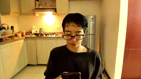 Snapshot of petitee_lunna chatting on May 2026 01:25:01 AM Lunna online show from May 2026 01:25:01 AM
