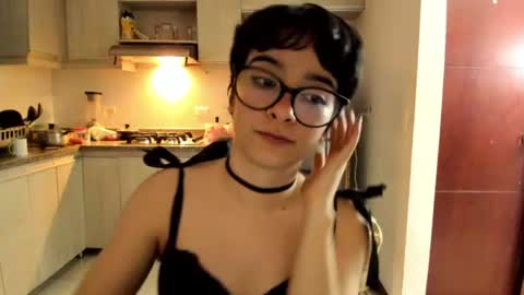 Snapshot of petitee_lunna chatting on June 2026 01:11:02 AM Lunna online show from June 2026 01:11:02 AM
