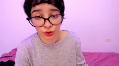 Snapshot of petitee_lunna chatting on July 2026 02:31:02 AM Lunna online show from July 2026 02:31:02 AM