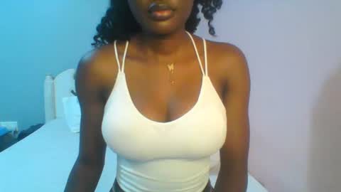 Snapshot of petiteediva chatting on June 2026 02:42:01 AM diva online show from June 2026 02:42:01 AM