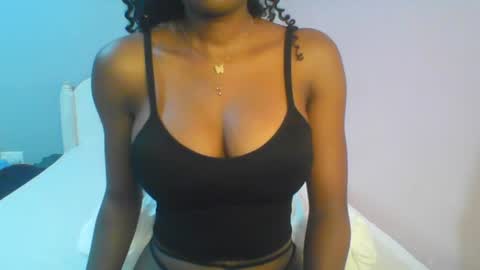 Snapshot of petiteediva chatting on June 2026 02:47:02 AM diva online show from June 2026 02:47:02 AM