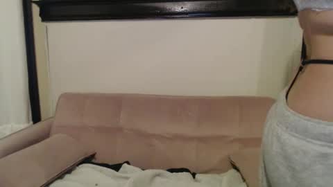 Snapshot of petitegirluvsdick chatting on January 2025 11:27:02 PM Bella online show from January 2025 11:27:02 PM