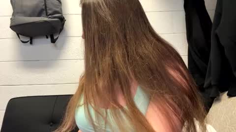 Snapshot of petitegirluvsdick chatting on February 2026 09:33:02 PM Bella online show from February 2026 09:33:02 PM