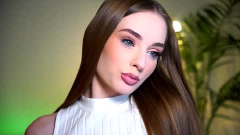 Petitegonwiild online show from October 2025 10:09:02 PM