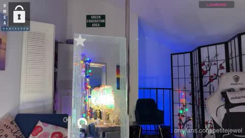 Snapshot of petitejewel chatting on September 2025 09:32:02 AM Jules online show from September 2025 09:32:02 AM