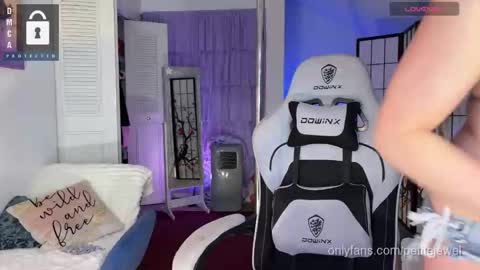 Snapshot of petitejewel chatting on September 2025 10:20:01 AM Jules online show from September 2025 10:20:01 AM