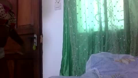 petitesweetchiq online show from September 2025 09:03:02 AM