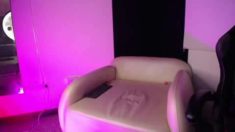 Snapshot of philipp_jones chatting on February 2026 06:22:01 AM PHIL online show from February 2026 06:22:01 AM