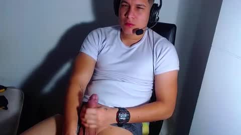 AdnierGnz online show from December 2024 11:17:02 AM