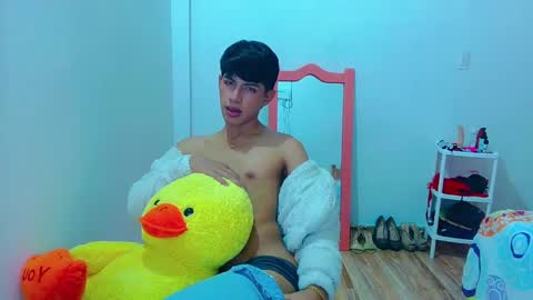 Snapshot of phuwin_bj chatting on May 2026 06:10:01 AM phuwin online show from May 2026 06:10:01 AM