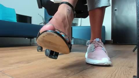 Snapshot of pia_mo chatting on September 2025 07:35:01 PM Special Couple Show - WELCOME TO XMAS 5 and 6 December - 2 at 8 pm COL hour online show from September 2025 07:35:01 PM