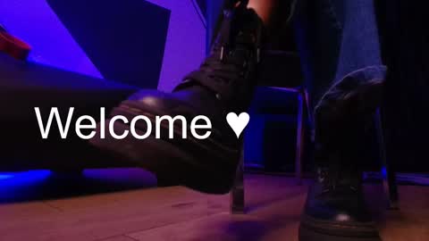 Snapshot of pia_mo chatting on October 2025 10:53:02 PM Special Couple Show - WELCOME TO XMAS 5 and 6 December - 2 at 8 pm COL hour online show from October 2025 10:53:02 PM