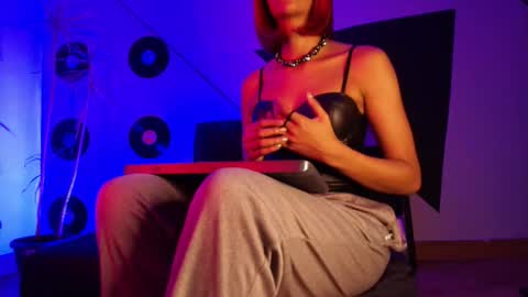 Snapshot of pia_mo chatting on October 2025 03:07:01 AM Special Couple Show - WELCOME TO XMAS 5 and 6 December - 2 at 8 pm COL hour online show from October 2025 03:07:01 AM