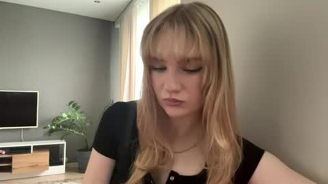 Kristie online show from June 2026 11:42:01 PM