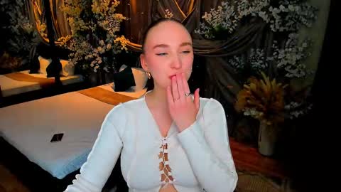 Emelie online show from March 2025 09:11:02 PM