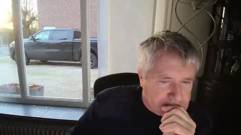 piloontje online show from December 2025 07:57:02 AM