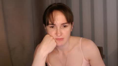 Snapshot of pineapple__mood chatting on June 2026 10:28:02 AM online show from June 2026 10:28:02 AM
