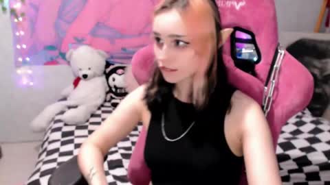 Snapshot of pineapple_dope chatting on May 2026 10:29:02 PM Nancy online show from May 2026 10:29:02 PM
