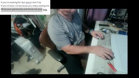 Snapshot of pini_z chatting on February 2025 11:32:02 PM pini_z online show from February 2025 11:32:02 PM