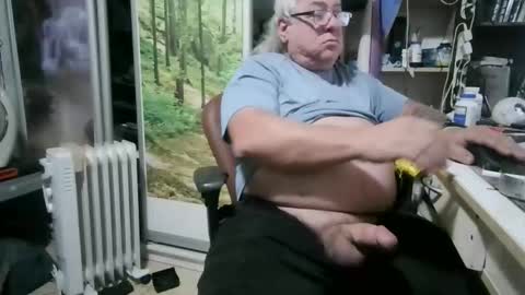 Snapshot of pini_z chatting on February 2026 02:39:01 PM pini_z online show from February 2026 02:39:01 PM