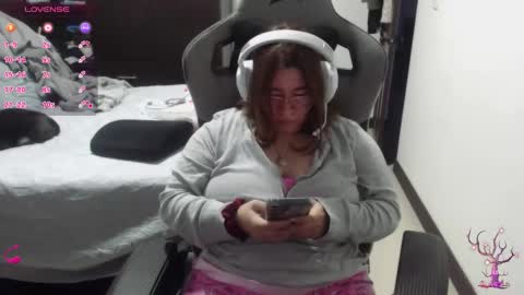 Snapshot of pink_girl0n chatting on December 2025 11:11:02 PM Kitty online show from December 2025 11:11:02 PM