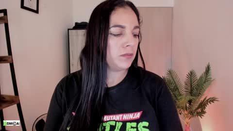 Snapshot of pink_kitten_ chatting on April 2026 07:07:02 PM Eli online show from April 2026 07:07:02 PM
