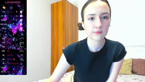 Snapshot of pink_soda33 chatting on June 2026 06:05:02 AM pink_soda33 online show from June 2026 06:05:02 AM