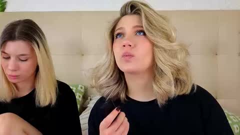 Snapshot of pinkadele chatting on December 2025 09:02:01 AM Adele online show from December 2025 09:02:01 AM