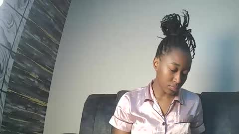 Snapshot of pinkaura_ chatting on February 2026 09:14:02 AM PinkyAura online show from February 2026 09:14:02 AM