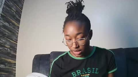 Snapshot of pinkaura_ chatting on March 2026 02:52:01 PM PinkyAura online show from March 2026 02:52:01 PM