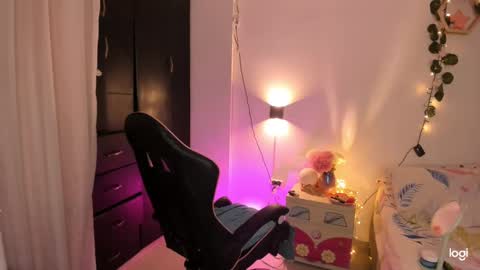 Sarah .. online show from December 2024 03:44:01 AM