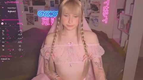 pinkvenom_ online show from October 2025 05:11:02 PM