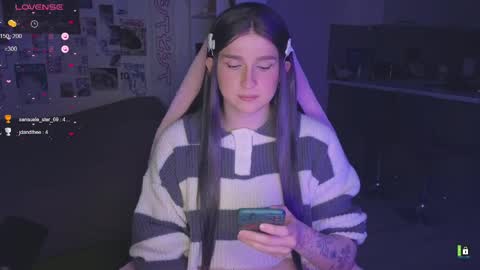 Snapshot of pinkvenom_ chatting on April 2026 05:55:01 PM pinkvenom_ online show from April 2026 05:55:01 PM