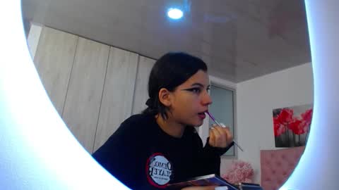 pinky_f00x online show from November 2025 08:11:01 PM