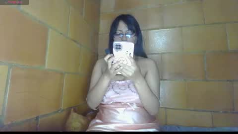 Snapshot of pinkymochy chatting on June 2026 01:17:02 AM pinkymochy online show from June 2026 01:17:02 AM