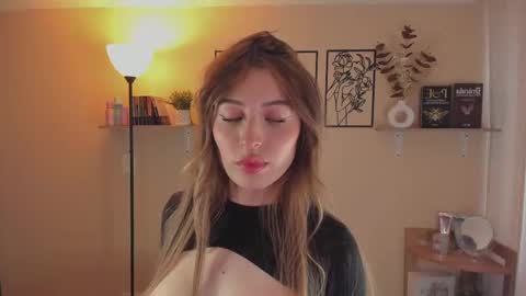 Emma online show from February 2025 10:43:02 PM