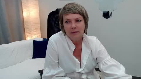 Snapshot of pion_s chatting on September 2025 04:47:01 AM Bella online show from September 2025 04:47:01 AM