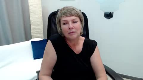 Snapshot of pion_s chatting on September 2025 10:28:01 AM Bella online show from September 2025 10:28:01 AM