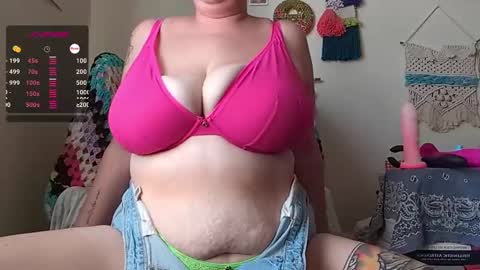 Em online show from December 2024 09:42:02 PM