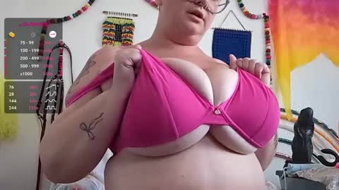 Em online show from September 2025 08:42:01 PM